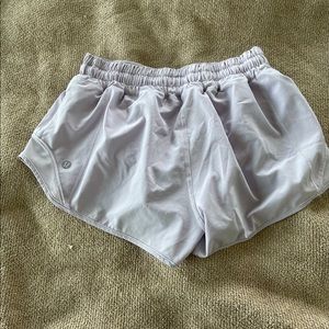 HOTTY HOT LULULEMON SHORTS 2.5